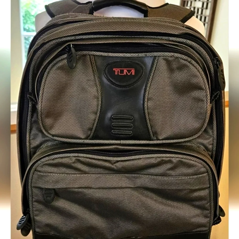 TUMI Black & Gray Backpack with Multiple Compartments Padded Straps Great Cond
